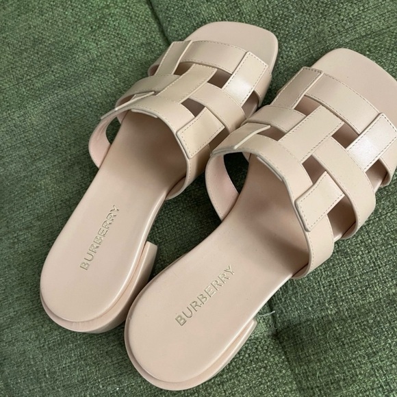 Burberry Sandals - Picture 3 of 6